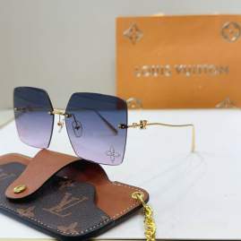 Picture of Louis Vuitton Sunglasses _SKUfw75015614fw
